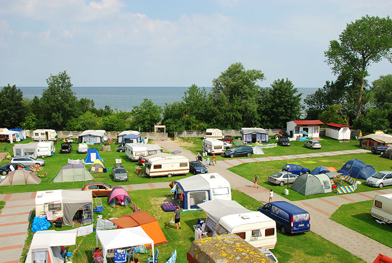 Pole namiotowe i camping
